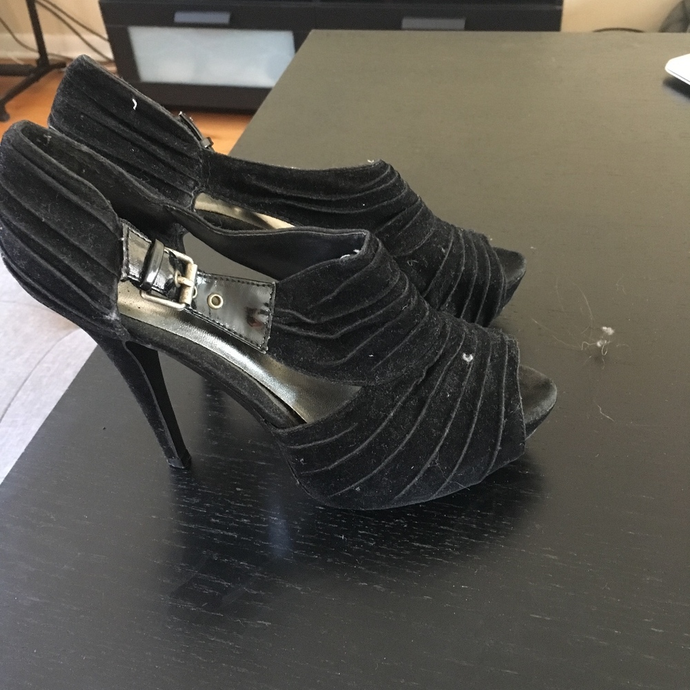 Adorable black heels